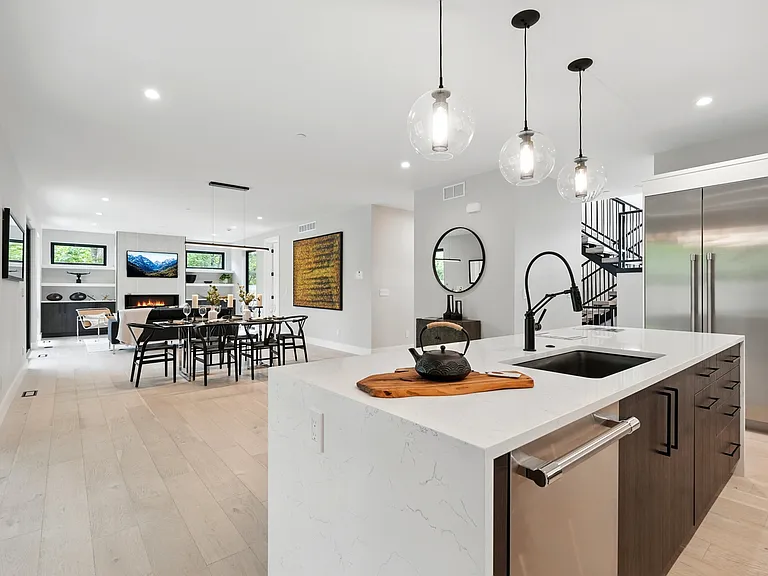 2860 Table Mesa Dr — Photo 12