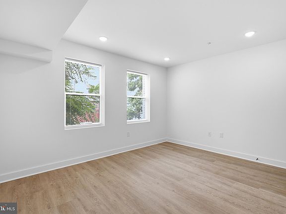 5th image of 2216 N Franklin St #2