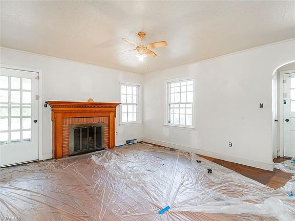 4th image of 501 E Harden St