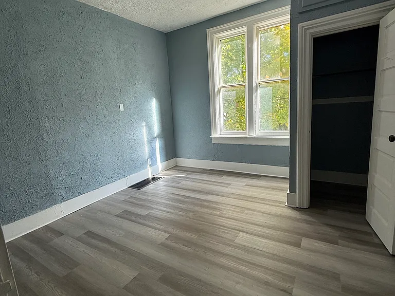 215 E South St — Photo 26