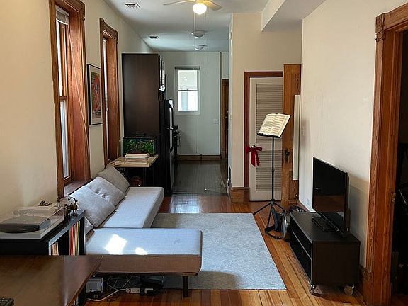 4th image of 2041 W McLean Ave #2F