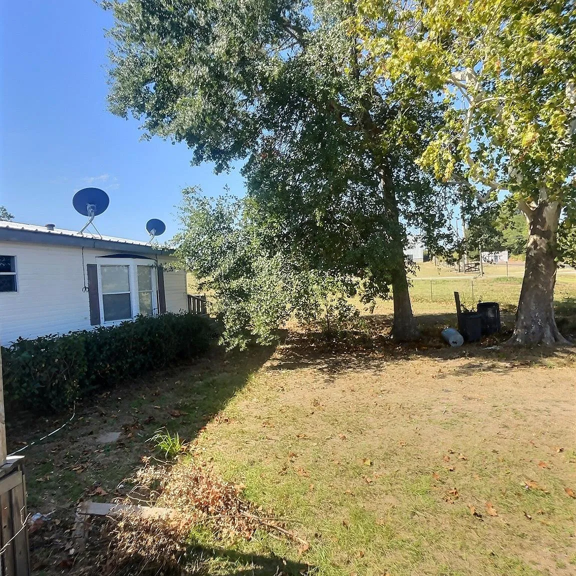 3 bed, 2.0 bath, 1656 sqft, $1,400 — Photo 3
