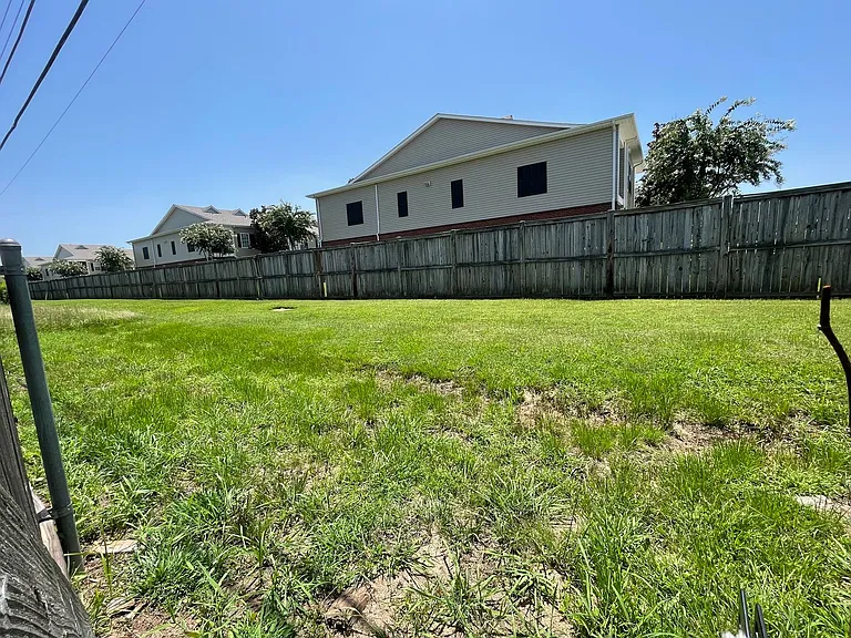 2922 Le Oaks Dr — Photo 18