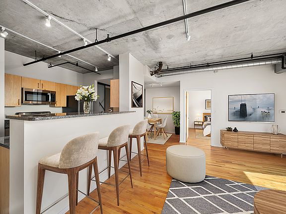 3rd image of 700 W Van Buren St APT 1409