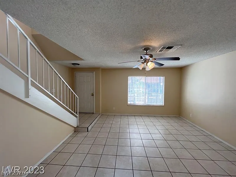 3 bed, 2.5 bath, 1401 sqft, $1,650 — Photo 3