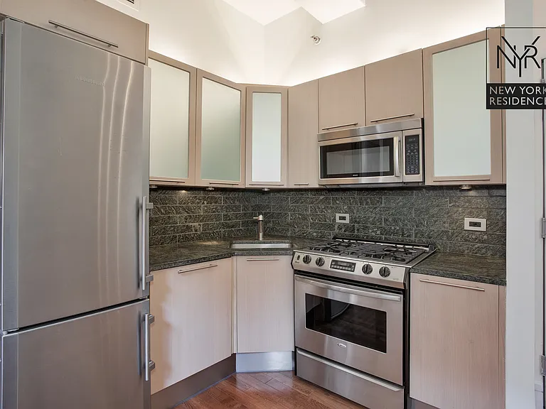 120 Greenwich St #6J — Photo 3