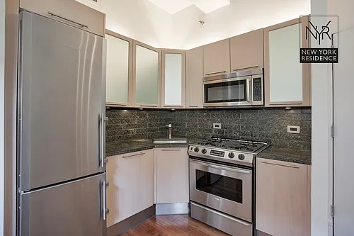 120 Greenwich St Photo 1