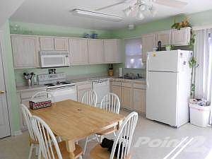 eat-in kitchen