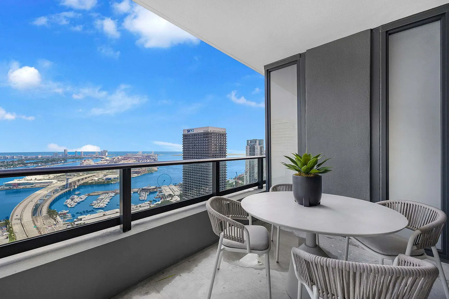 3 bed, 3.0 bath, 1237 sqft, $18,683 — Photo 4