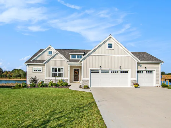 9439 Shoreway Dr, West Olive, MI 49460