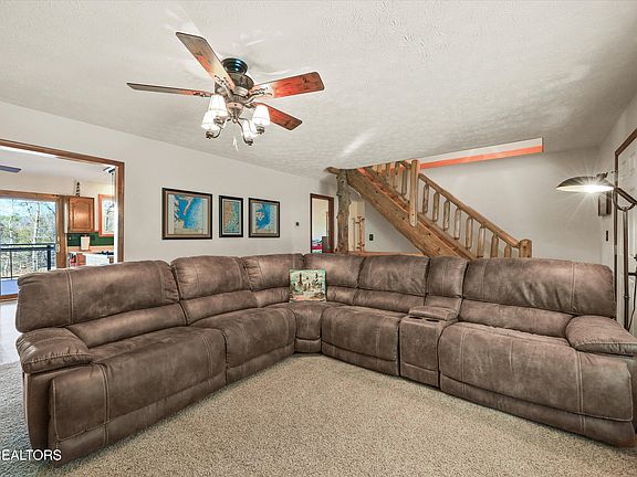 3rd image of 845 Yoakum Hollow Rd