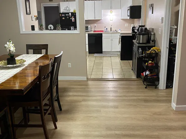 938 Riverside Dr APT 2F, North Grosvenordale, CT 06255