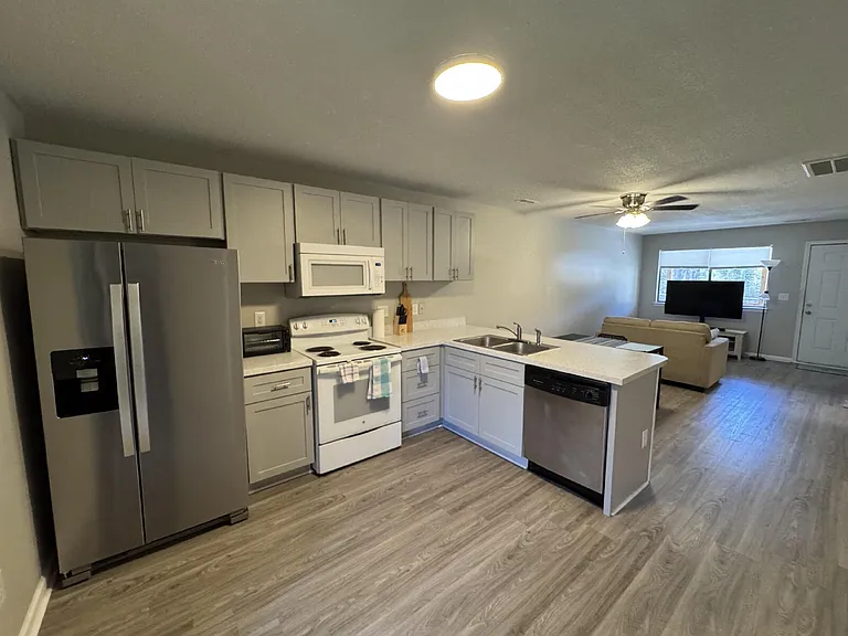 522 S Kerr Ave — Photo 4