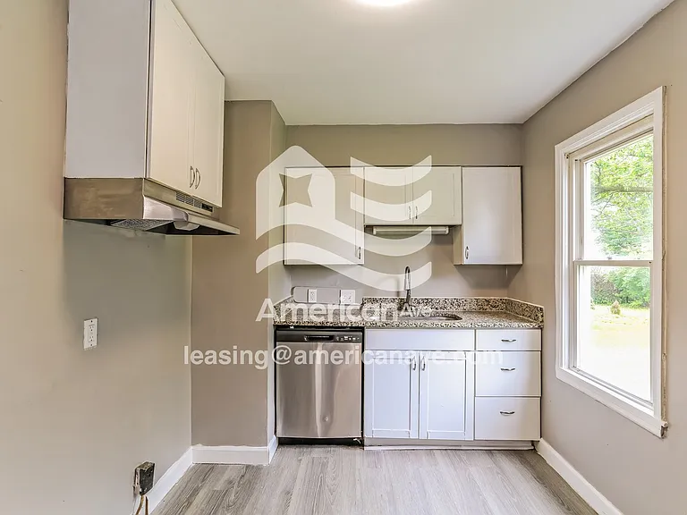602357_007_kitchen_8.jpg
