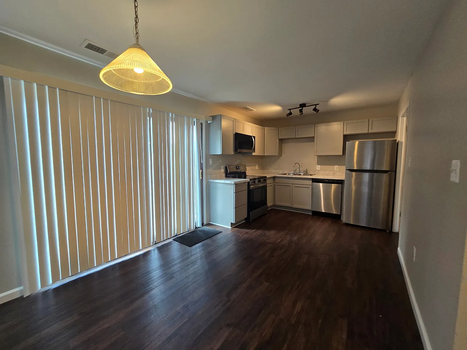 2 bed, 1.5 bath, 1210 sqft, $1,599 — Photo 4
