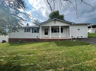 32 Middle Ave, Cleveland, VA 24225