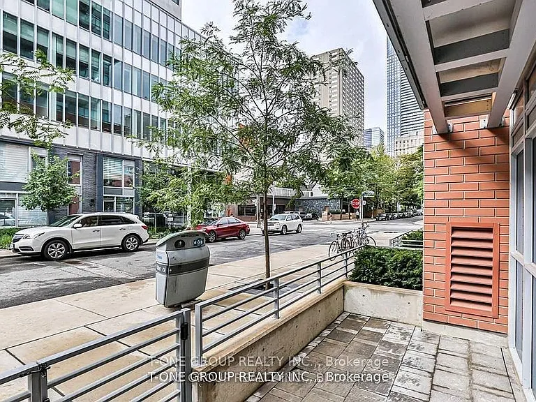 92 McGill St — Photo 3
