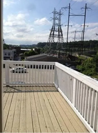 5 bed, 2.5 bath, 2800 sqft, $3,950 — Photo 3