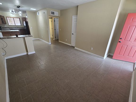 3rd image of 2821 N Estrella Ave