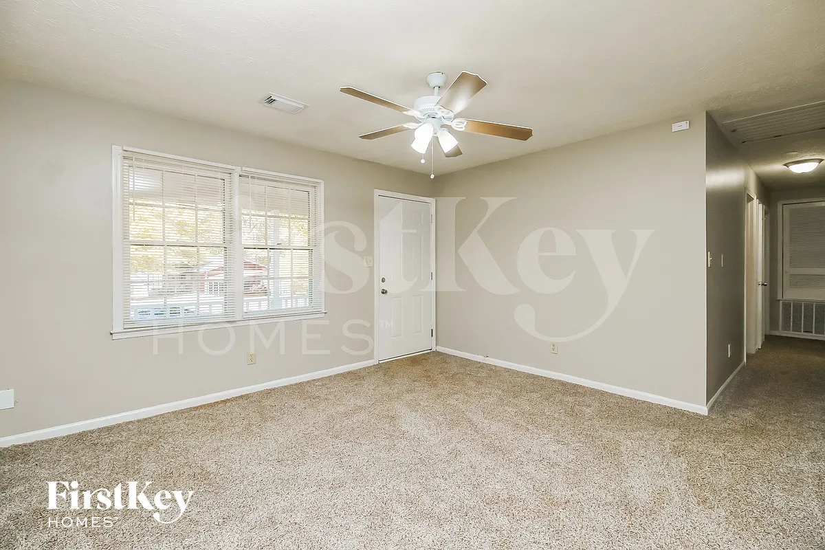 Building Photo - 359 Cindy Dr SE