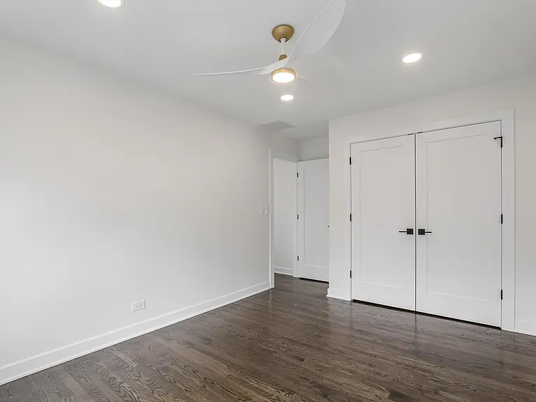 1308 S Plymouth Ct — Photo 24