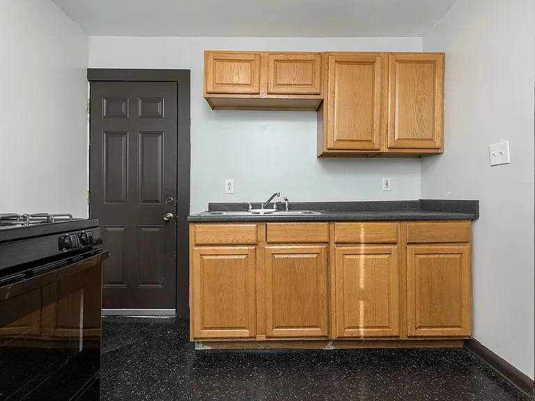 1142 S. 6th Street — Photo 9