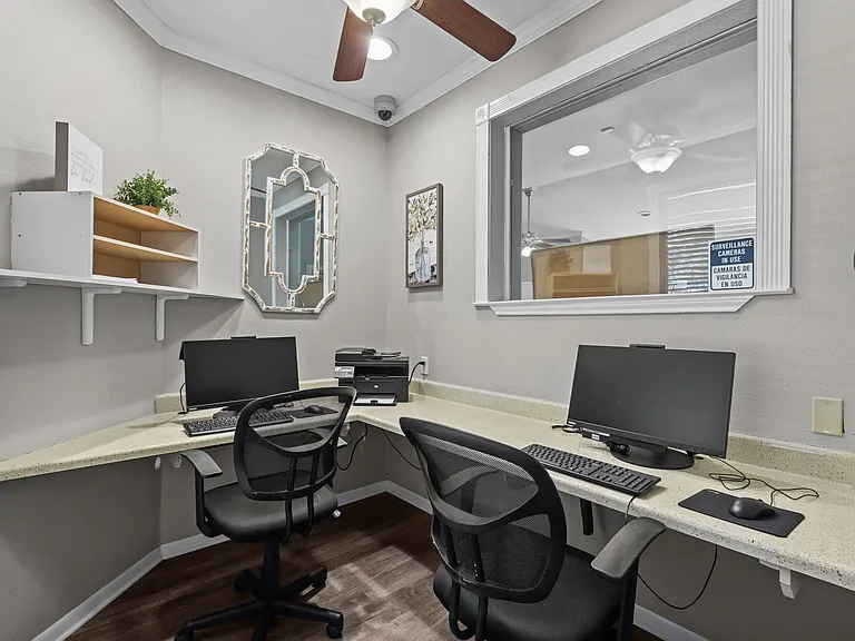 Encino Park Apartments — Photo 19