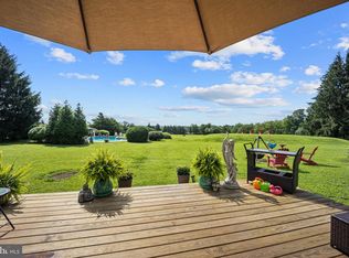 215 E Dark Hollow Rd, Pipersville, PA 18947