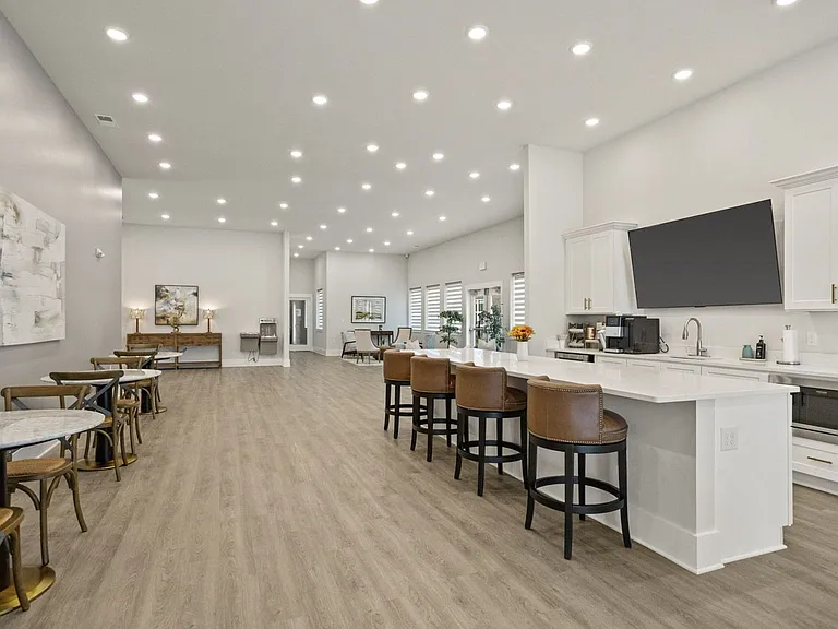 The Grande at Geyser Falls Luxury Apartments — Photo 19