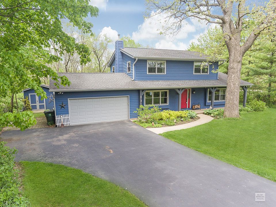 Welcome to 8 Wooden Bridge Drive!