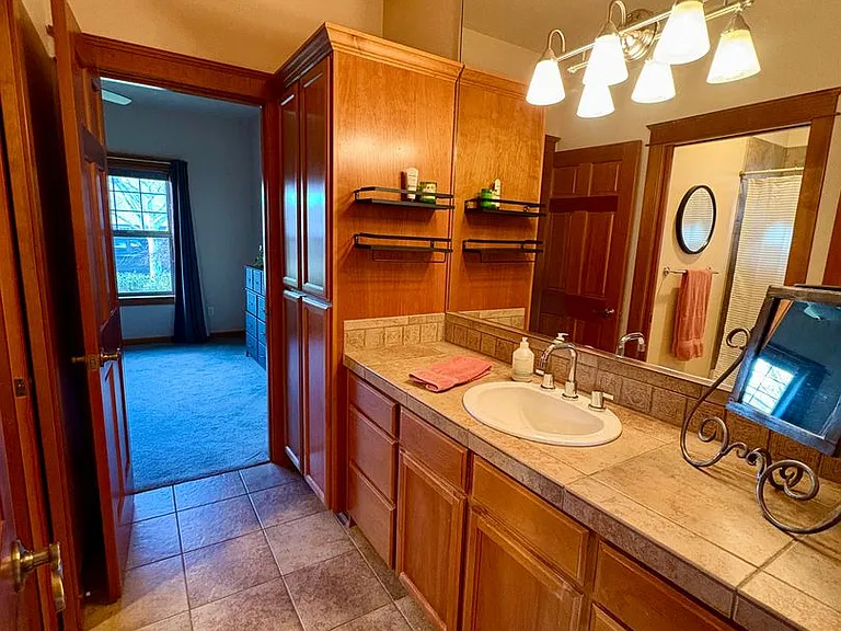 431 Stanford Ave — Photo 4