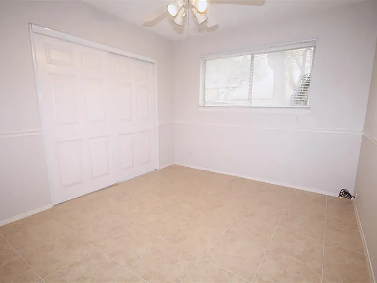 1106 Ravenscourt Dr — Photo 12