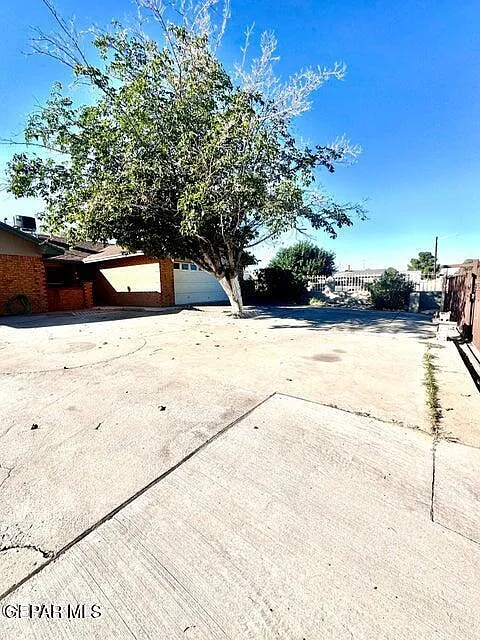 3 bed, 3.0 bath, 1884 sqft, $1,800 — Photo 2