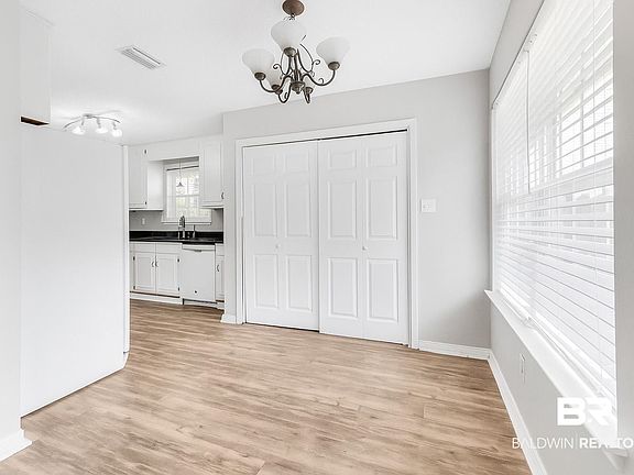 5th image of 6405 Heritage Trace Dr