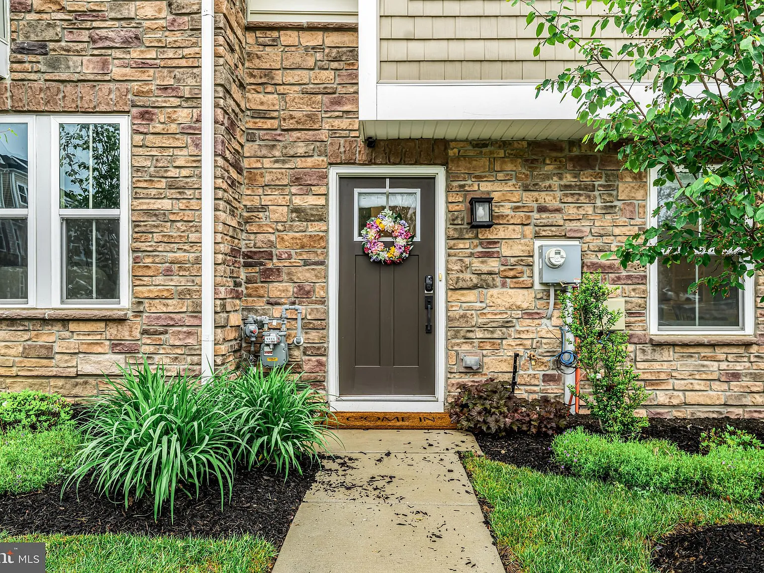3 bed, 2.5 bath, 2173 sqft, $4,100 — Photo 3