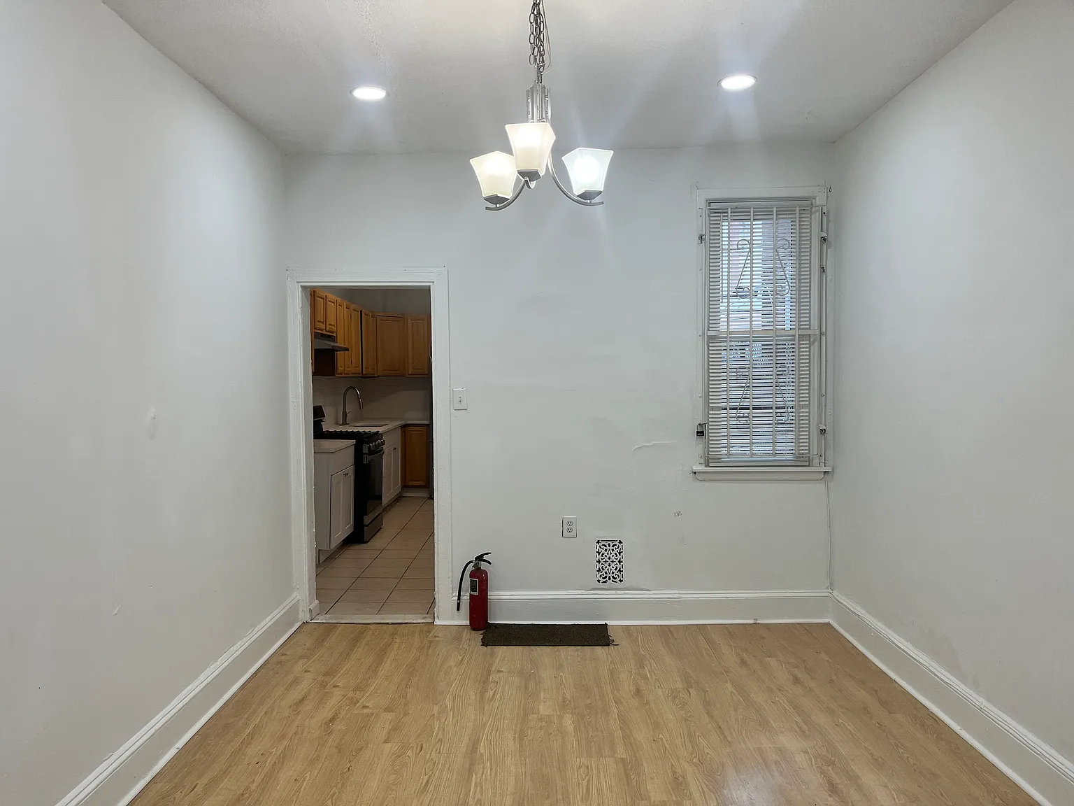 3 bed, 1209 sqft, $1,400 — Photo 2