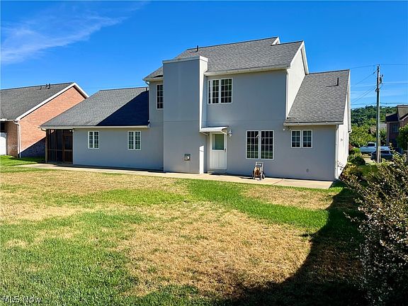3rd image of 1417 Boulevard Dr