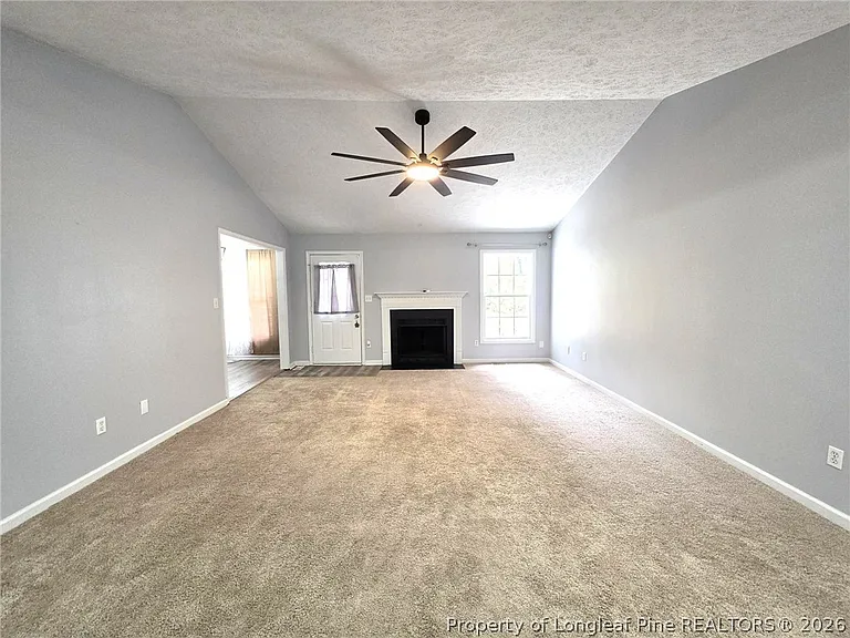 910 Foxhunt Ln — Photo 6