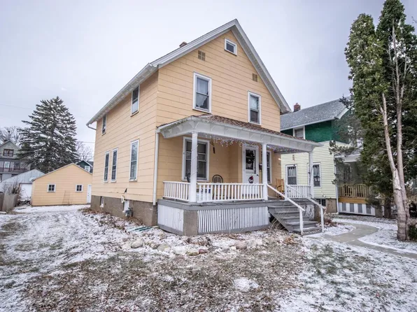 132 Willow LANE, West Bend, WI 53095