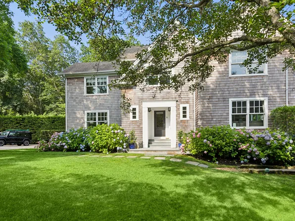 3 Burkeshire Dr, Sag Harbor, NY 11963