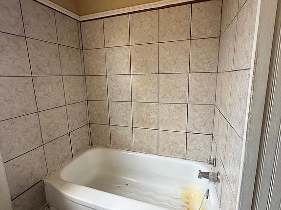 3rd image of 213 Wilson St NE #4