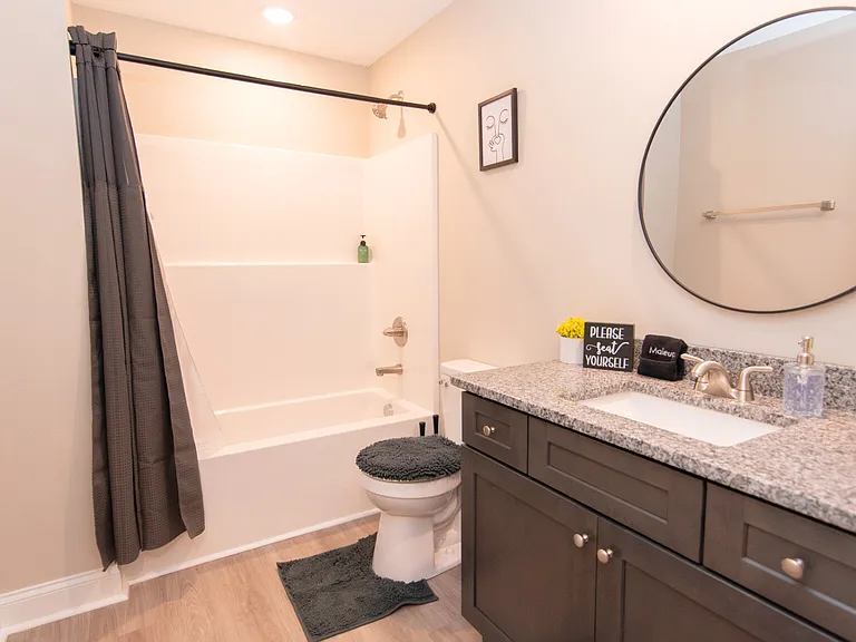 1517 Stamps St — Photo 8