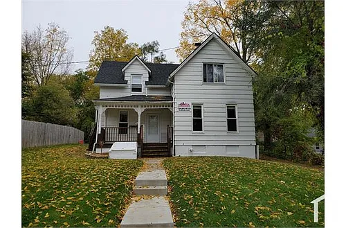 470 Hawkins St Photo 1