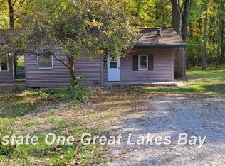 5170 N Shore Rd, Pinconning, MI 48650