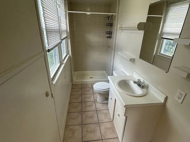 333 Oxford St — Photo 7