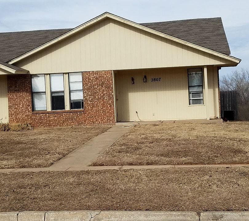 1st image of 2807 Glen Oaks Dr