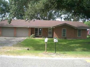 626 Meadowcroft Ln, Winnie, TX 77665