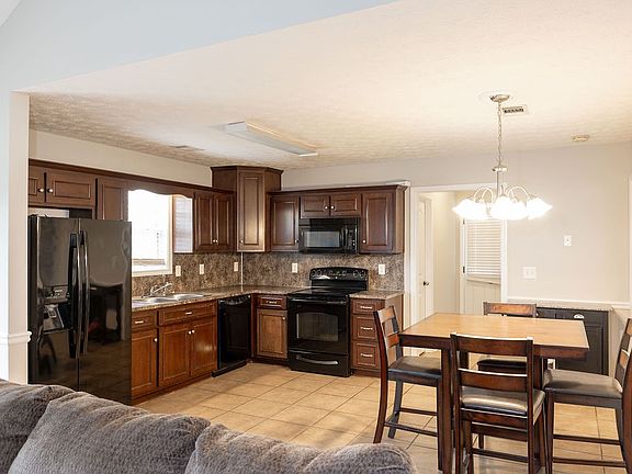 4th image of 615 Lee Road 2087
