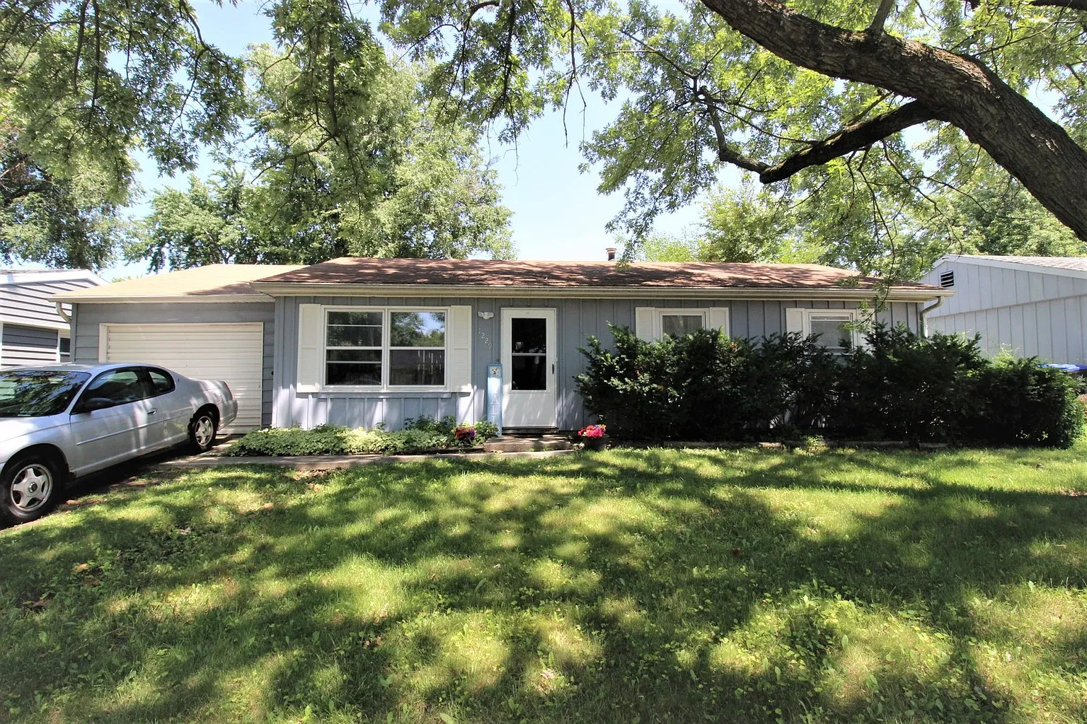 1229 Mount Vernon Dr photo 1