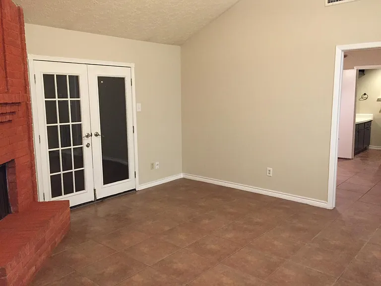 2927 Helmsley Dr — Photo 4